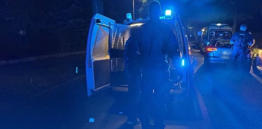 Nocna interwencja na drodze. Policja chwali odwagę 20-latki