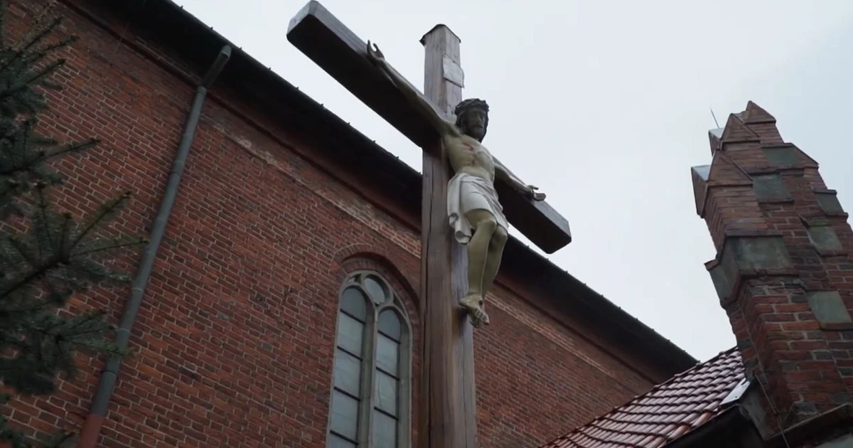 Ks. Andrzej Kobyliński o intronizacji Jezusa w Makowie: to ośmiesza religię