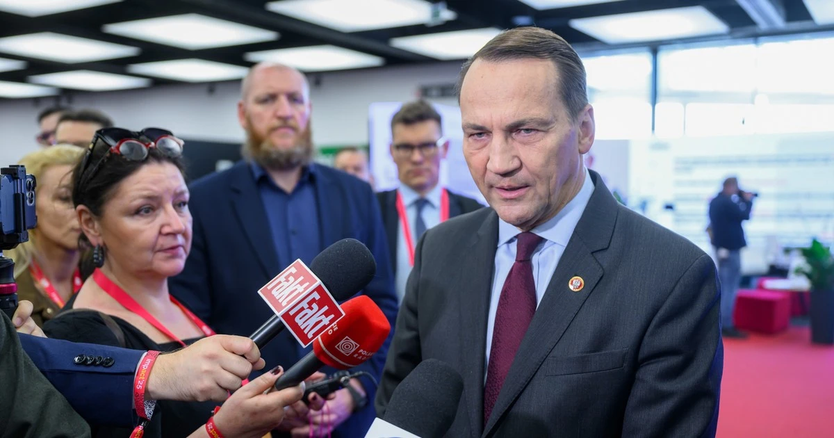 Radosław Sikorski: Władimir Putin bawi się z Trumpem w kotka i myszkę