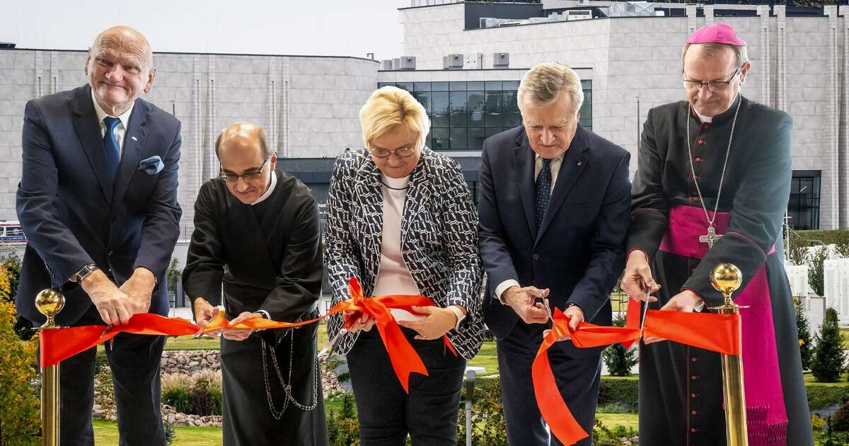 Ojciec Rydzyk, rząd PiS i relikwie świętych. Oto kulisy wielkich dotacji dla fundacji Lux Veritatis