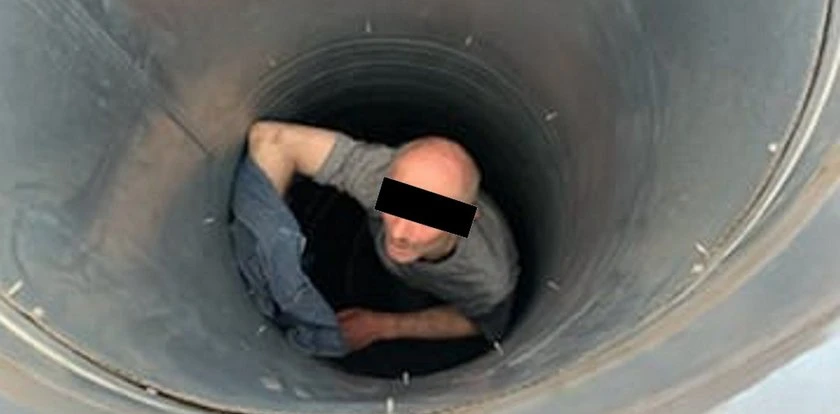 Rozpaczliwie wołał o pomoc. Szokujący widok w szybie wentylacyjnym. Pokazano nagranie