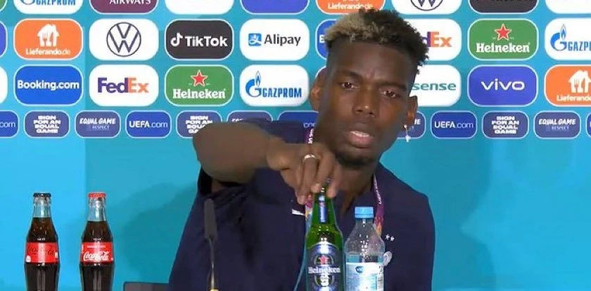 Paul Pogba zaskoczył wszystkich na konferencji! Wykonał „gest Ronaldo”