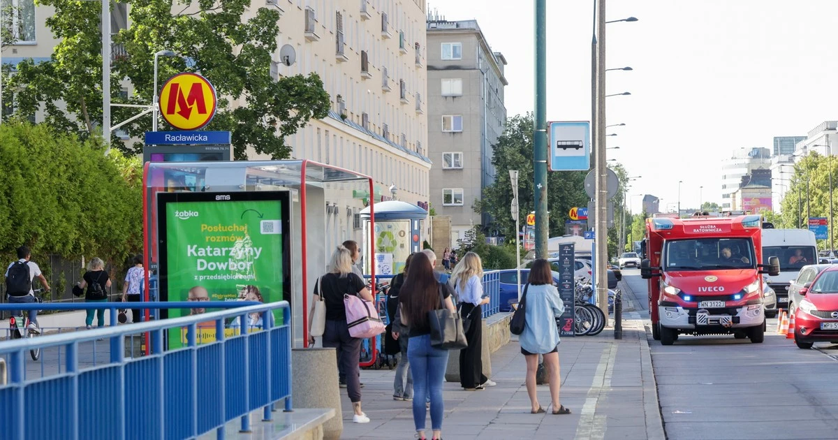 Dym w warszawskim metrze. Kolejne problemy na tej samej stacji