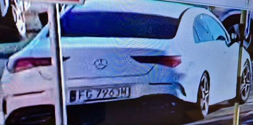 Pilny apel policji. Szukają białego mercedesa