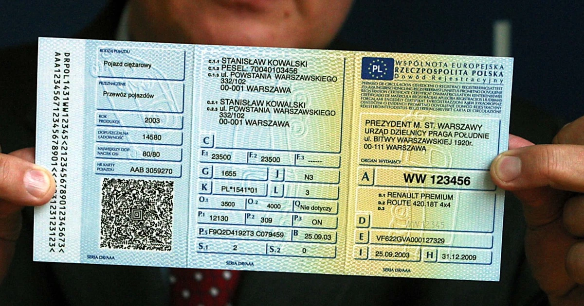 Czy w aucie trzeba mieć przy sobie dowód rejestracyjny