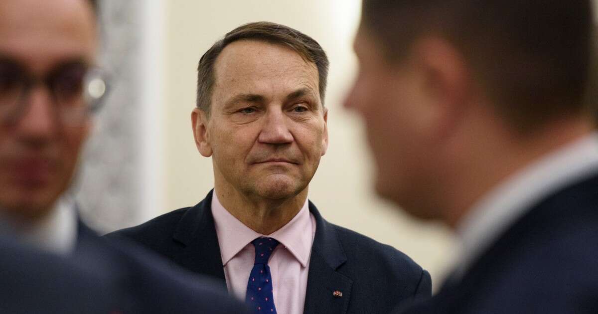 Ekshumacja ofiar rzezi wołyńskiej. Radosław Sikorski: jestem rozczarowany postawą Kijowa