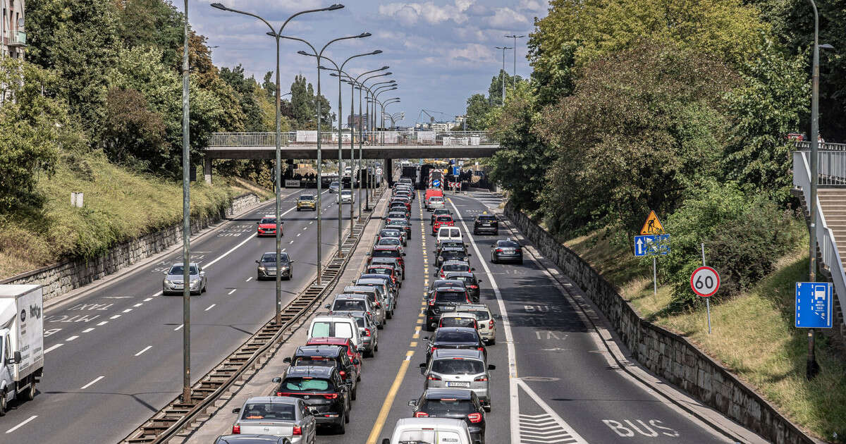 Szokujące szczegóły wypadku na Trasie Łazienkowskiej. 