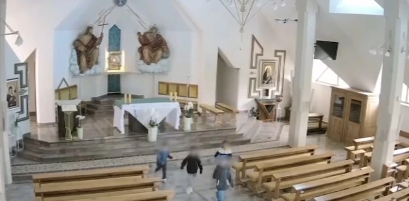 Siostra zakonna przegoniła dzieci z kościoła. Przyszły po św. Antoniego