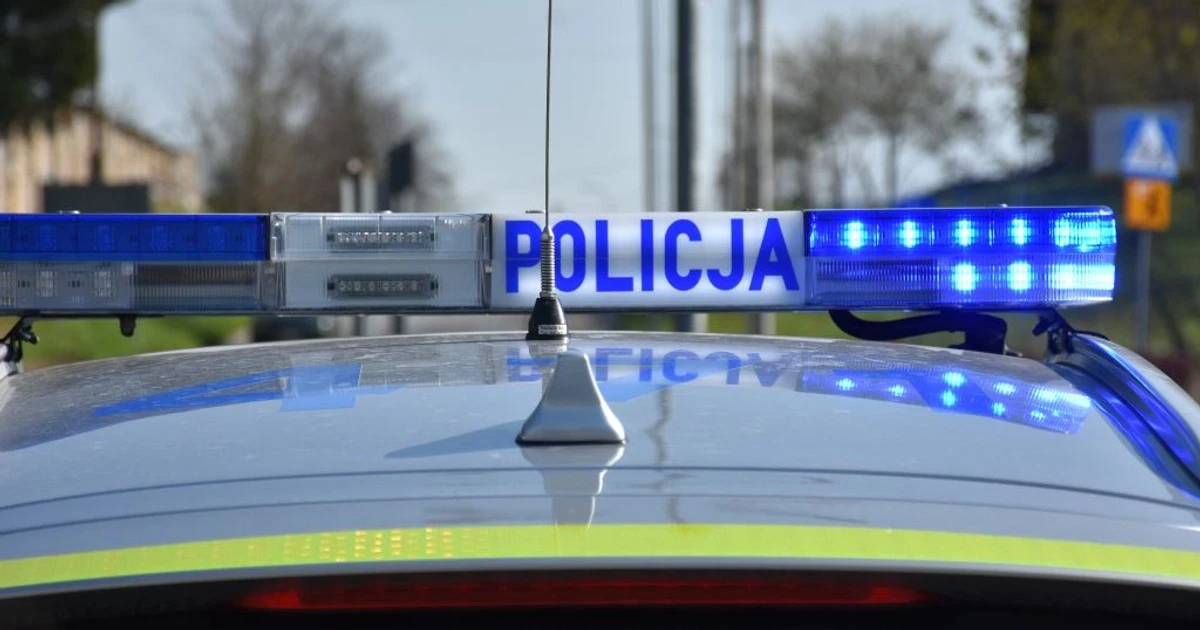 Policyjny pościg przez dwa województwa. Uciekinierzy wciąż na wolności
