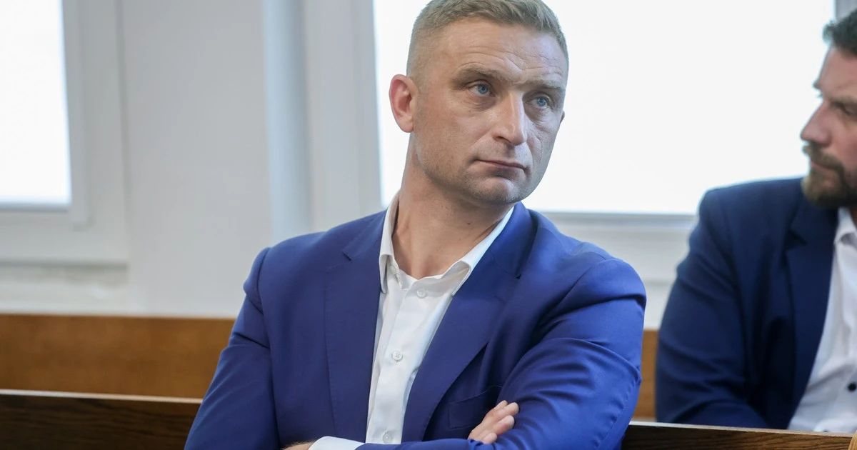 Robert Bąkiewicz oddał pieniądze Babci Kasi i 