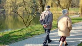 Dodatkowe 2150 zł trafi co miesiąc na konto. Nowe świadczenie dla osób po 80. roku życia