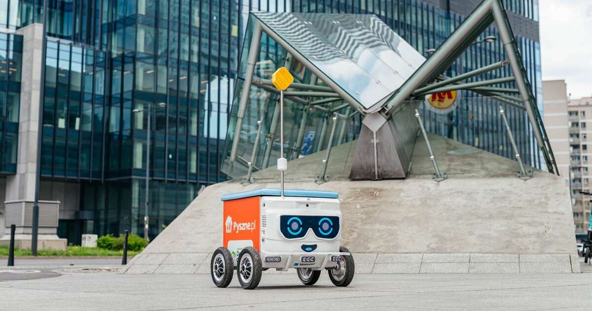 Niezwykły robot na ulicach Warszawy. 