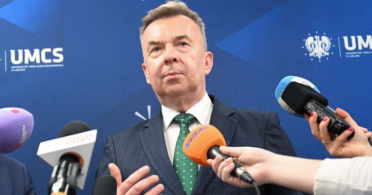 Minister wstrzymuje 18 mln zł na stypendia