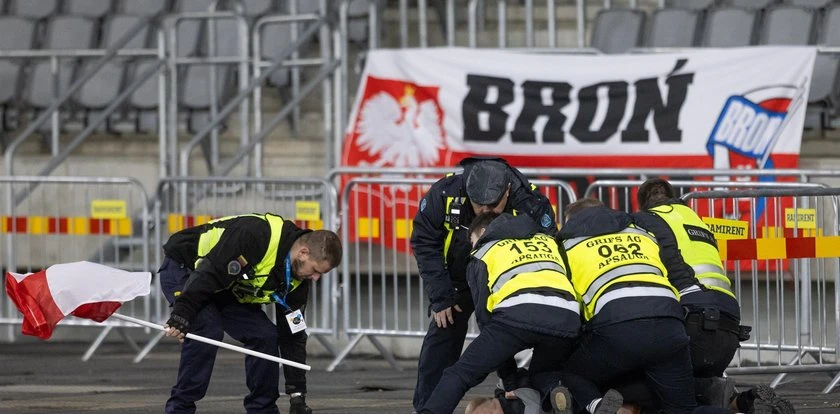 Chciał wbiec na boisko podczas meczu z Litwą. Policja ujawniła wstrząsający szczegół. 