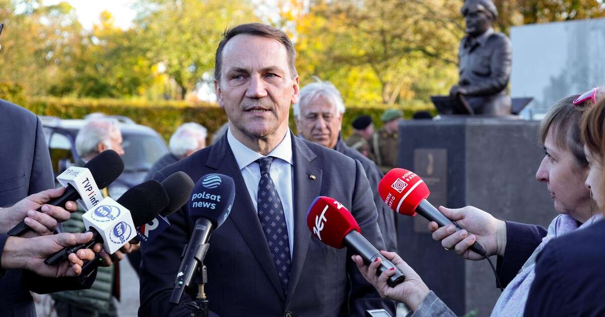 Radosław Sikorski odpowiada Marii Zacharowej. 