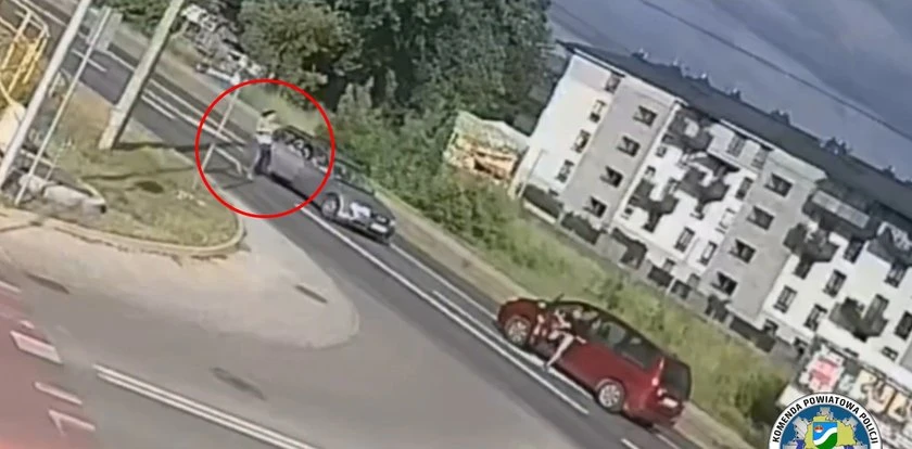 Zatrzymała samochód na środku drogi i błagała o pomoc. Dramat w Augustowie. Przerażające nagranie