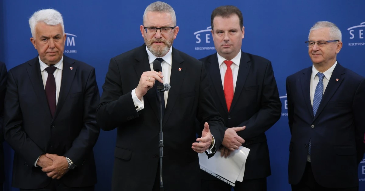 Grzegorz Braun idzie po wyborców Konfederacji. Tak wygląda bitwa o prawicowe dusze