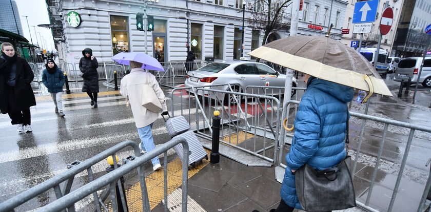 Zaczęły się pierwsze utrudnienia związane z wizytą prezydenta Joe Bidena w Polsce. Zamknięte ulice i zakazy parkowania