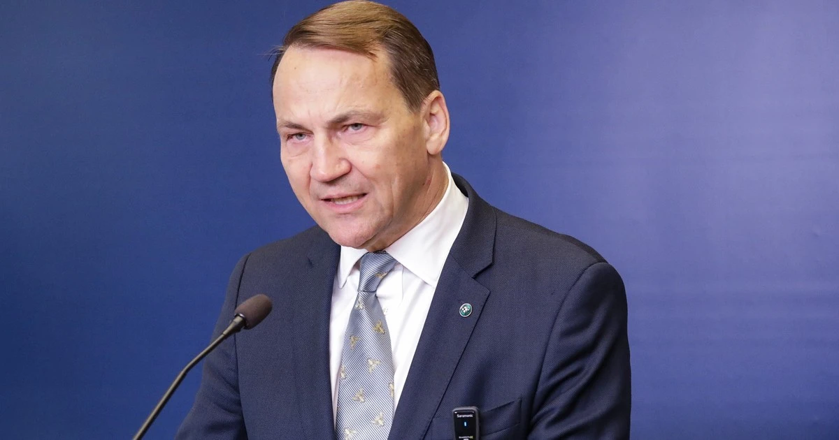Radosław Sikorski odpowiada na wpis szefa MSZ Węgier. 