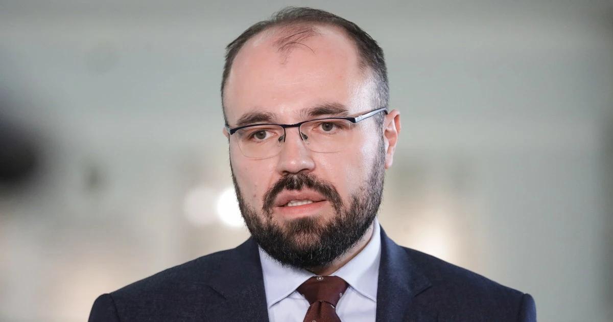 Poseł PiS o nieprawidłowościach w tłumaczeniach Nawrockiego. 