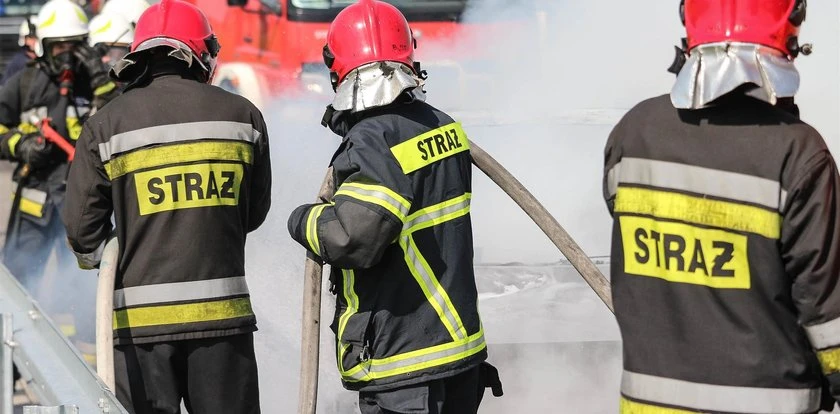 Dramatyczny pożar garażu w Bydgoszczy. Nie żyje mężczyzna, zatrzymano dwie osoby.