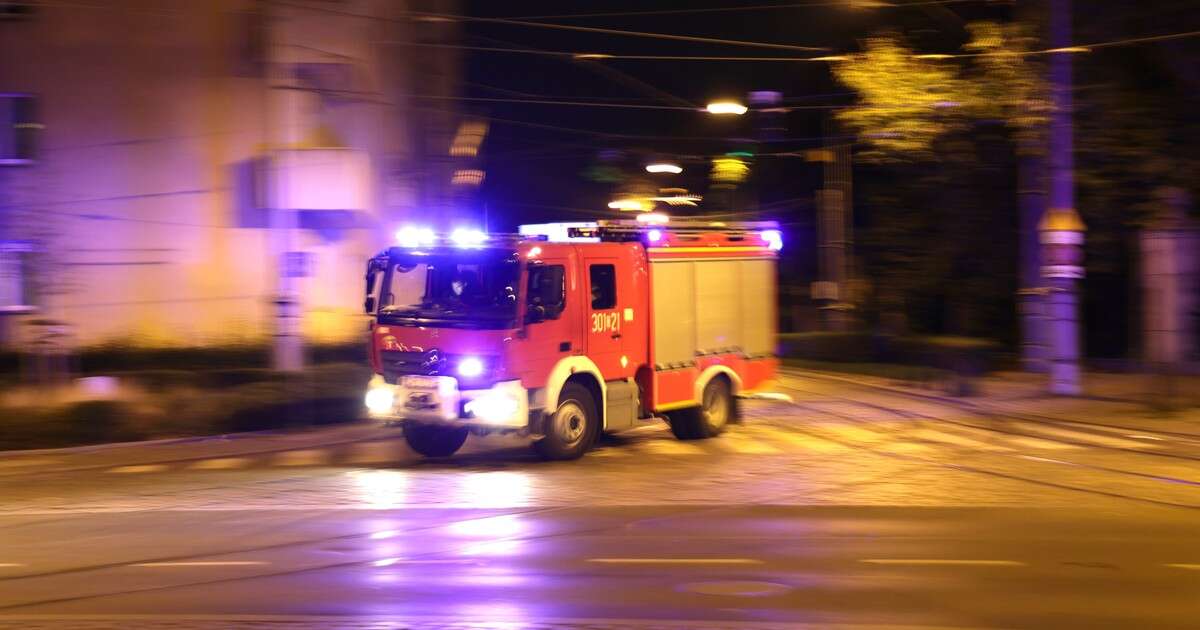 Pożar hali pod Wołominem. Jedna osoba poszkodowana