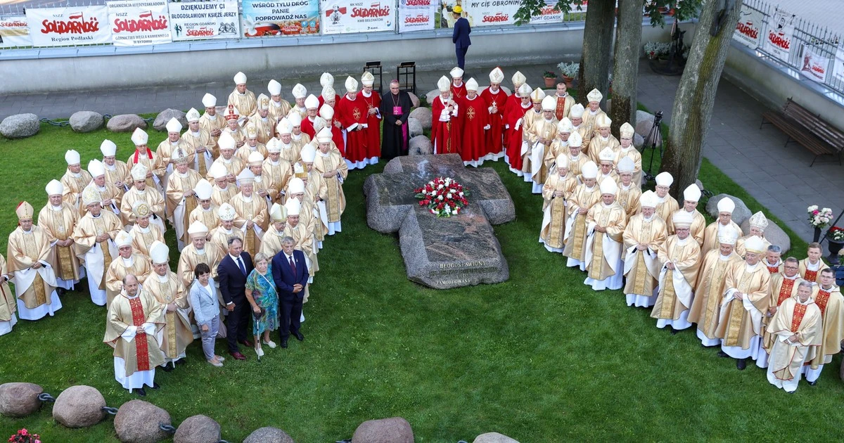 Biskupi przepraszają ofiary pedofilii. 