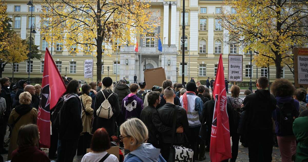 Przyszli przed Kancelarię Premiera. Poważne oskarżenia pod adresem Donalda Tuska