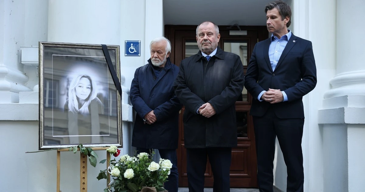 Ruszył z pomocą zaatakowanej pracownicy UW. Rektor przekazał, w jakim stanie jest strażnik
