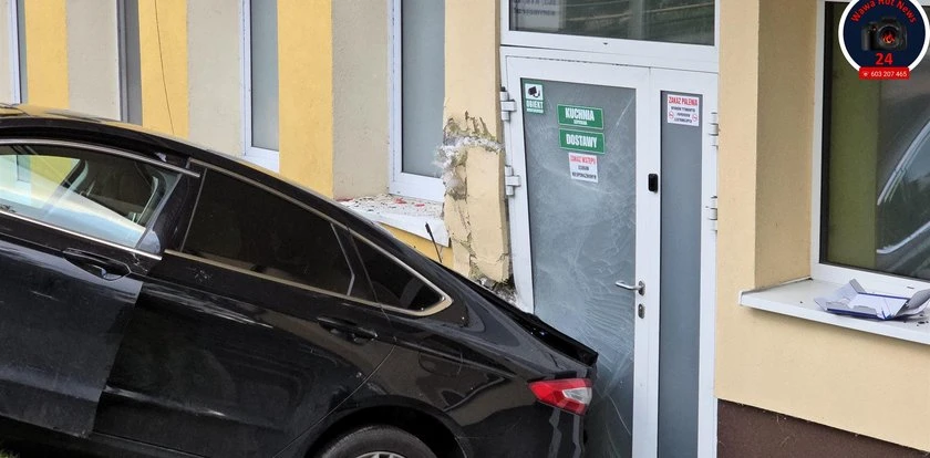 Auto wbiło się w szpital w Otwocku. Nie można przesłuchać rannych z powodu ich stanu zdrowia