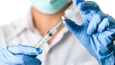 Sondaż: Czy Polacy chcą się zaszczepić przeciwko koronawirusowi? Rośnie grupa sceptyków