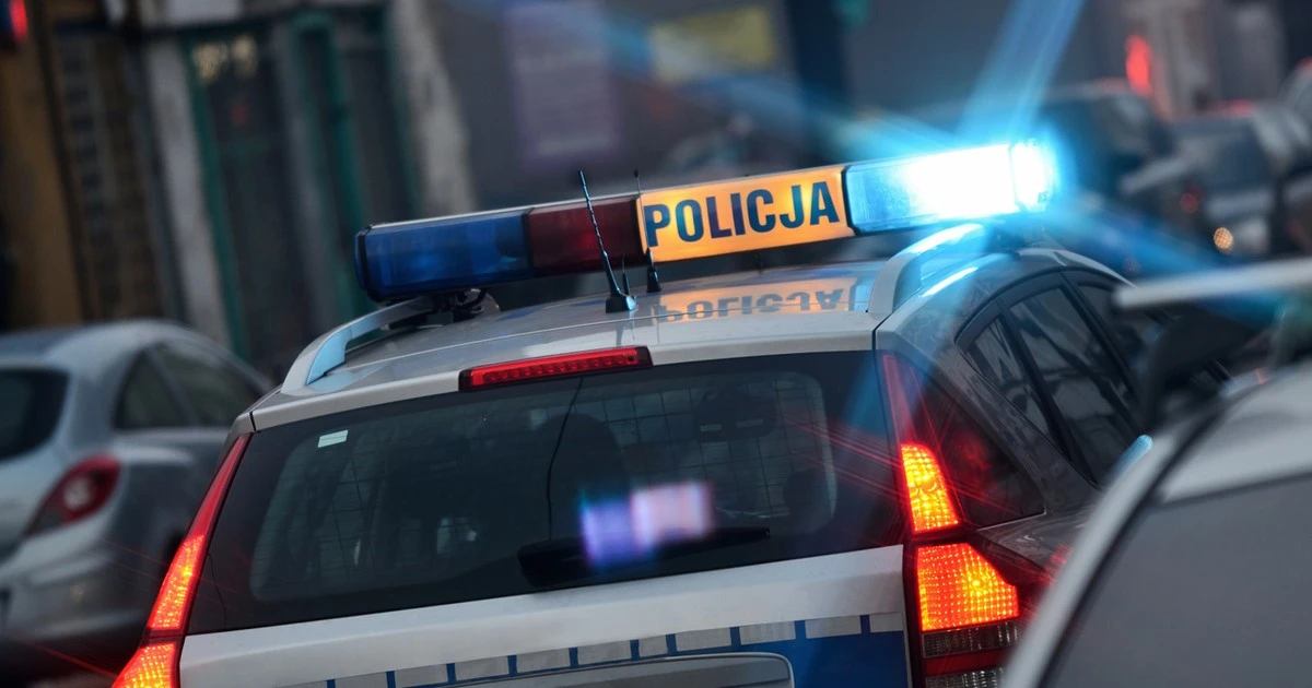 Rzucił się na przechodnia z maczetą. Zadawał ciosy w głowę i szyję