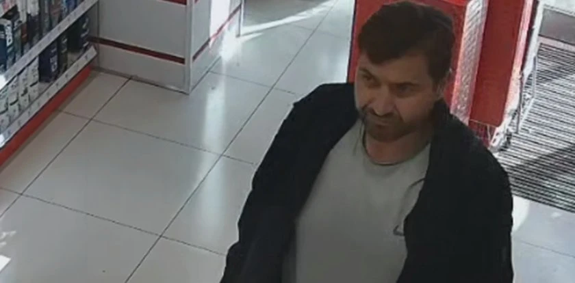 Przyszedł do Rossmanna na zakupy. Jego twarz zobaczy cała Polska