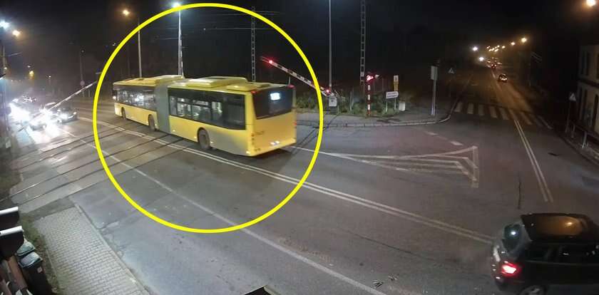 O krok od tragedii! Autobus wjechał pod zamykające się rogatki, w środku byli pasażerowie