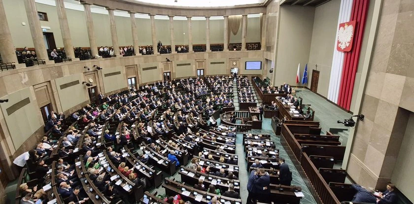 Koniec ściemy w ogłoszeniach o pracy? Sejm przyjął nowe przepisy