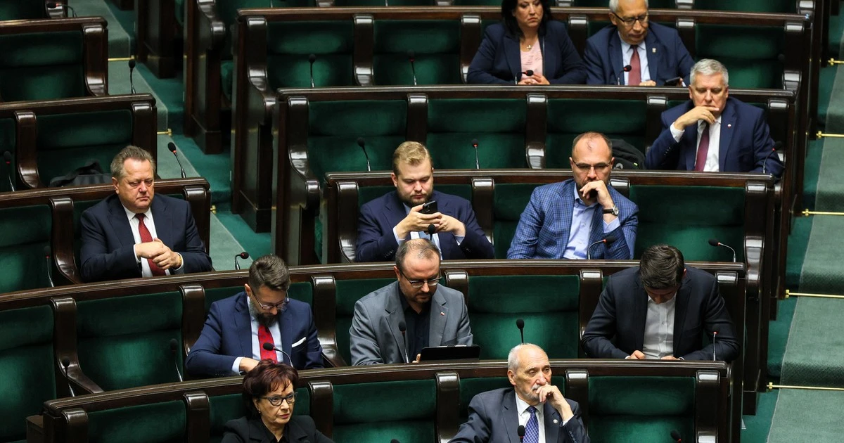 Krzysztof Bosak wbija szpilę Elżbiecie Witek. Cięta riposta wicemarszałka [RELACJA NA ŻYWO]