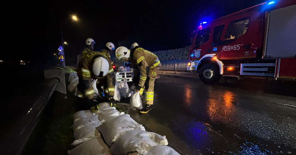 Wielka woda nie ustępuje. Wojsko ewakuowało mieszkańców. Podsumowanie nocy