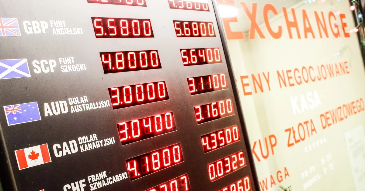 Kursy walut 7 października 2025. Co się dzieje ze złotym? Po ile jest frank, dolar i euro?