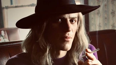 Johnny Flynn jako David Bowie. Jest zwiastun filmu 
