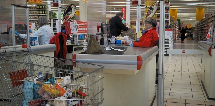 Ostrzegają przed mlekiem. Lepiej je wylać lub oddać do sklepu