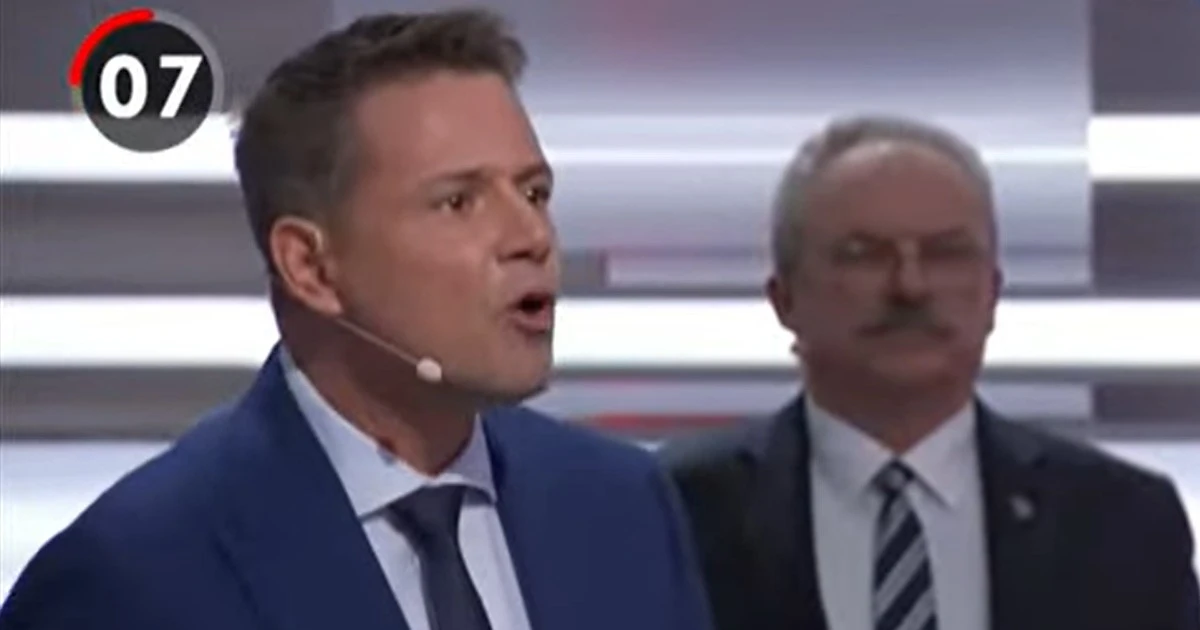 Rafał Trzaskowski oburzony pytaniem odszedł od pulpitu. 