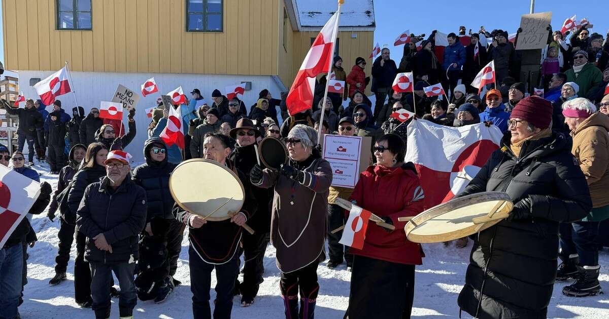 Grenlandczycy protestują przeciwko polityce Trumpa. Zebrali się przed konsulatem