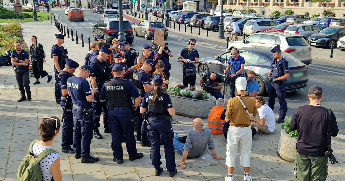 Zablokowali centrum Warszawy i wzywają Donalda Tuska. Interweniowała policja