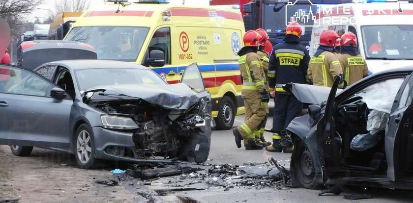 Wypadek nieoznakowanego radiowozu w Warszawie. Cztery osoby ranne