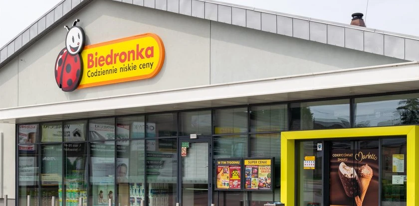 Biedronka szuka pracowników. Oferuje 9300 zł na start