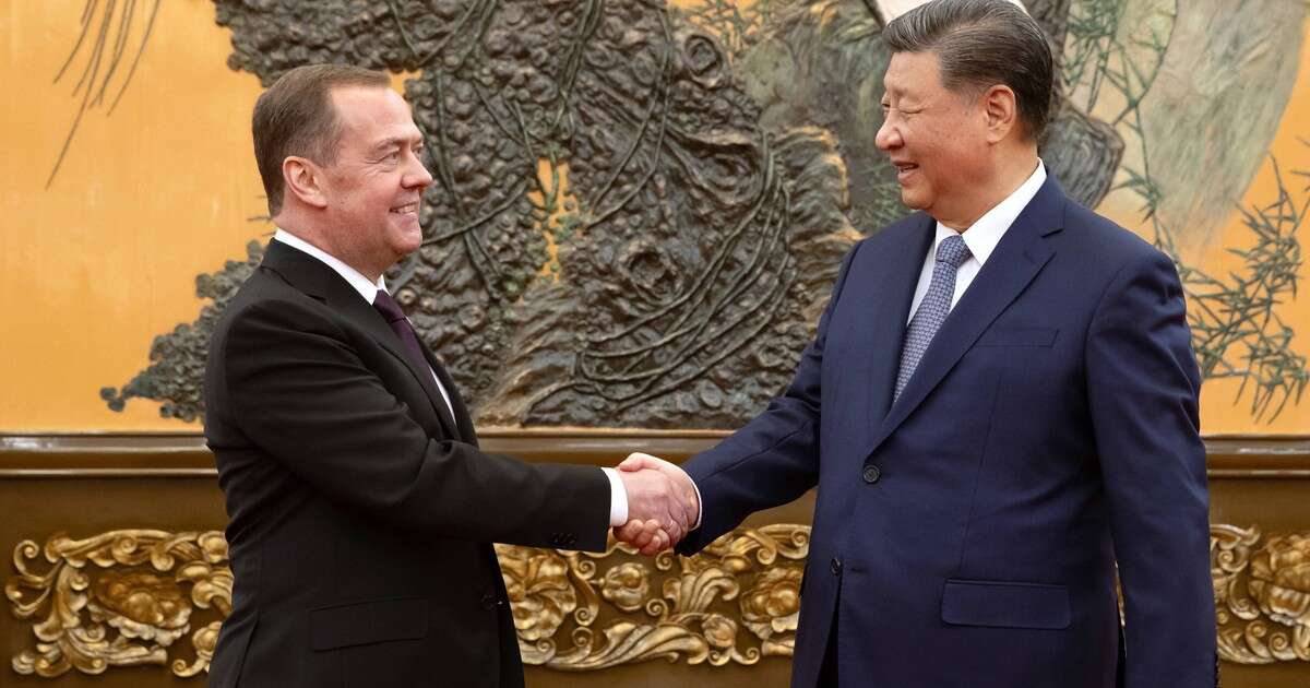 Xi Jinping spotkał się z Miedwiediewem. Mówił o 