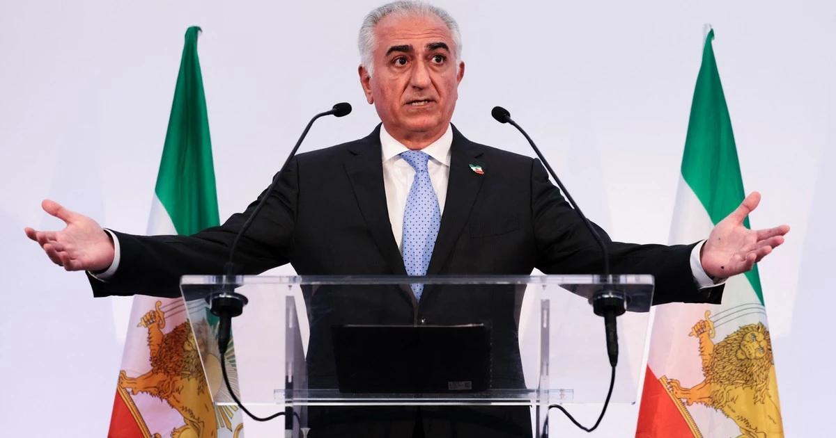 To on chce poprowadzić Iran w kierunku demokracji. Reza Pahlawi jednoczy przeciwników reżimu. 