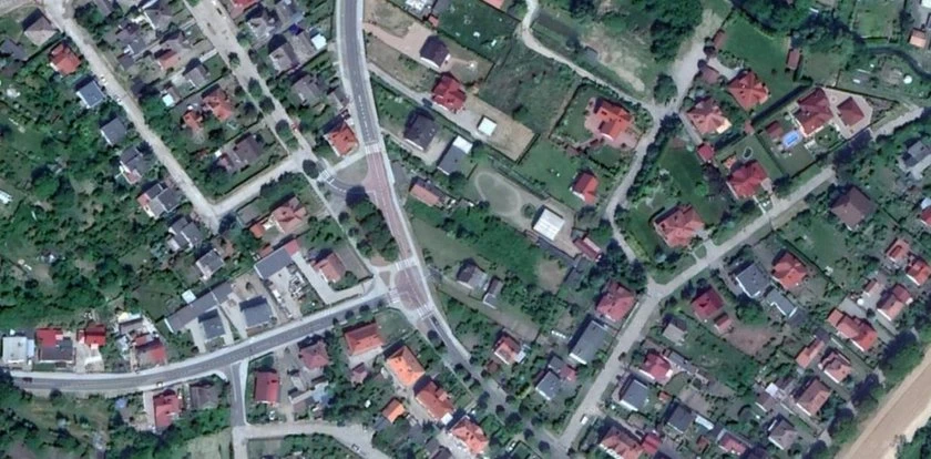 Problem z budową domów z czarnym dachem. Uważaj, bo jak się przyczepią, to dostaniesz po kieszeni! Zerknij w przepisy!