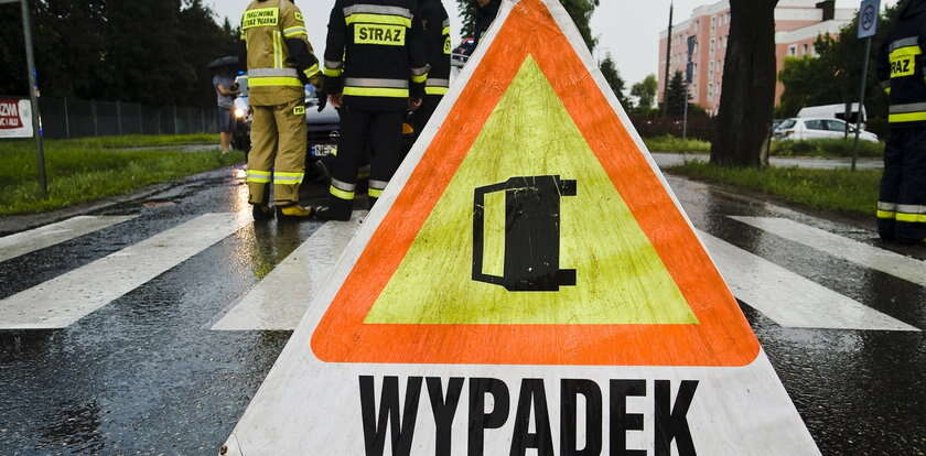 Wypadek autokaru pod Siedlcami. Droga jest zablokowana, są ranni