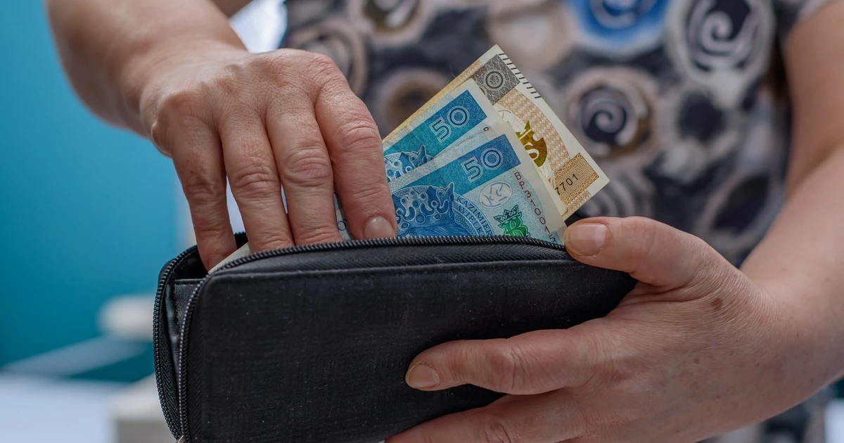 Mama 4 plus, świadczenie dla matek lub ojców z rodzin wielodzietnych. Można dostać 1800 złotych miesięcznie